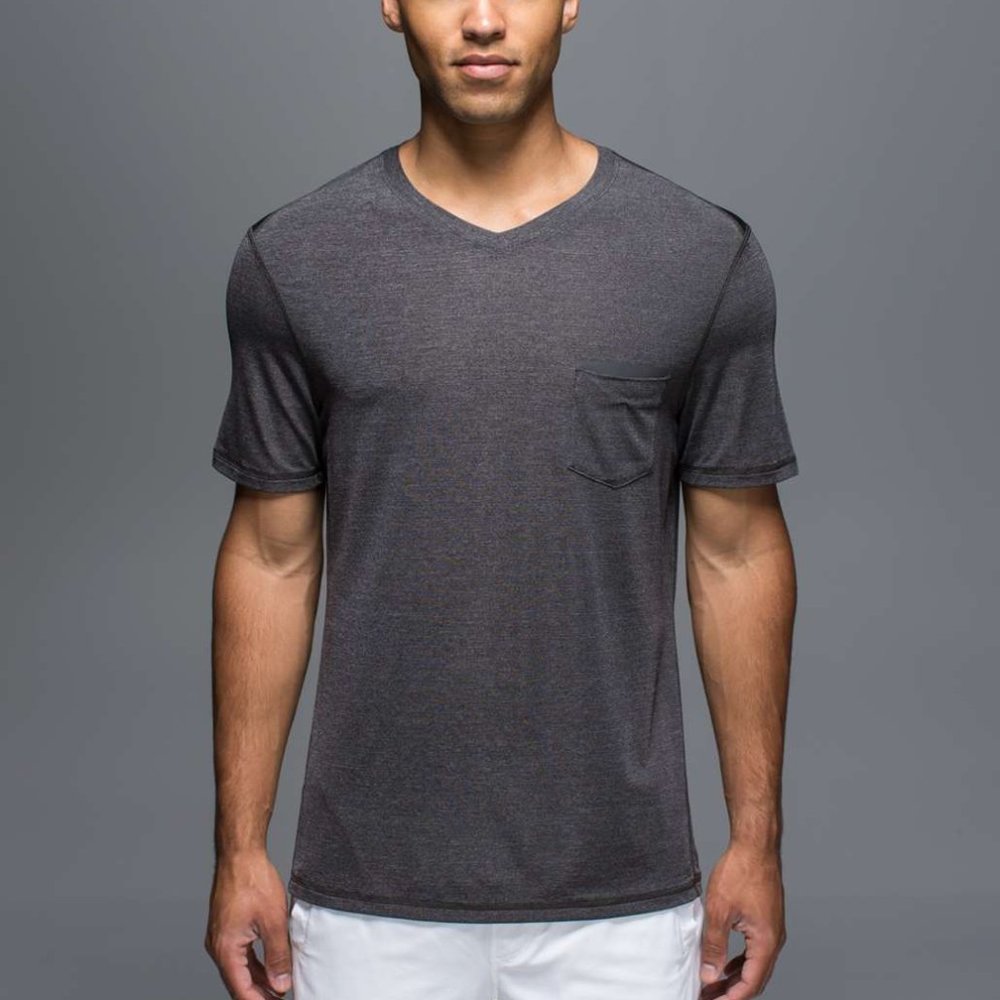 LULULEMON L heathered black v neck up front tee